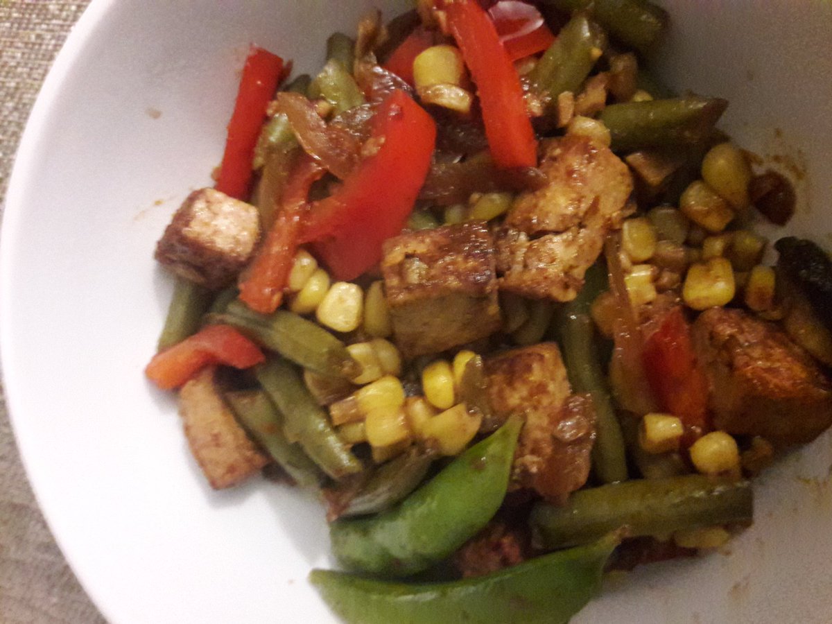TravelVamos's tweet photo. Vegan dinner tonight!
why not? 😀 #vegan #vegeterian #dinner #loveveggies https://t.co/fIcDFRtuh3