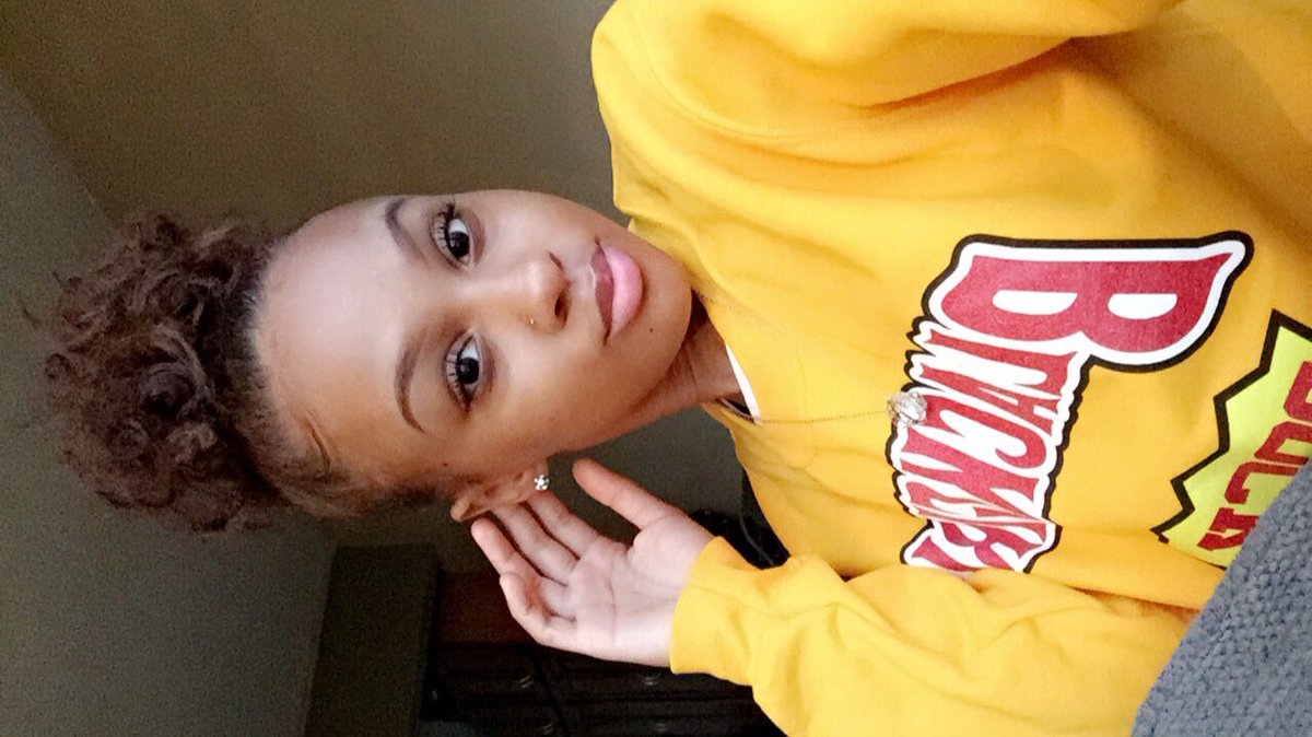 QueeenNiaa's tweet photo. ✨😍 https://t.co/verblYslop