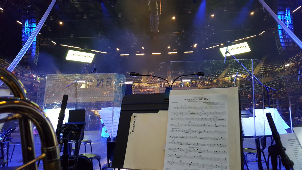 CaseyMadayMusic's tweet photo. @CirqueMusica with @OrchestraIowa tonight at the US Cellular Center. #HolidaysAreHere #EdwardsTrombones #IWantFogMachinesAtEveryConcert https://t.co/0EOlpxTwfI