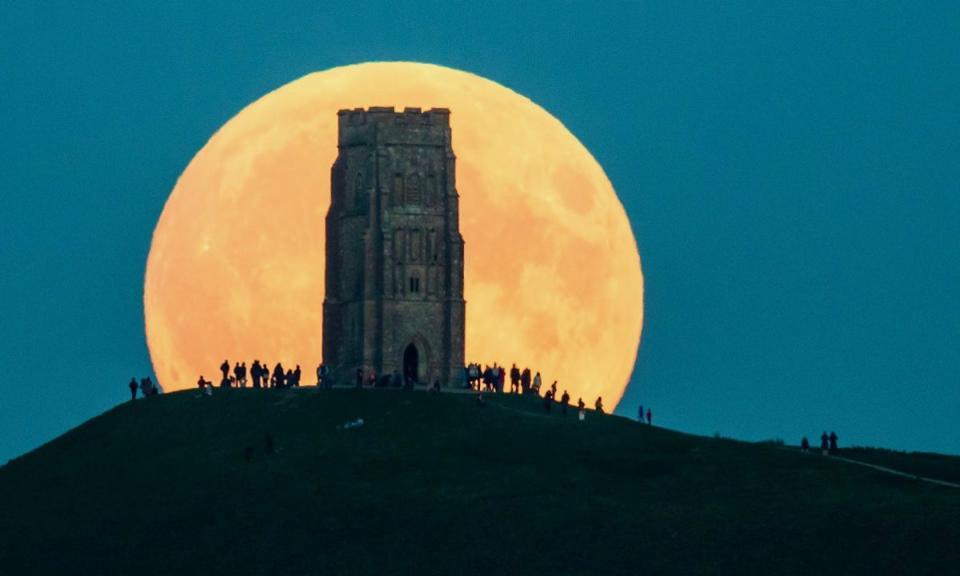 EdwardQuinn74's tweet photo. #RT @Forbes: Tonight's #supermoon is the only one we'll get this year: don't miss it https://t.co/Q7hC0qm1gm https://t.co/KoK86LQEMf