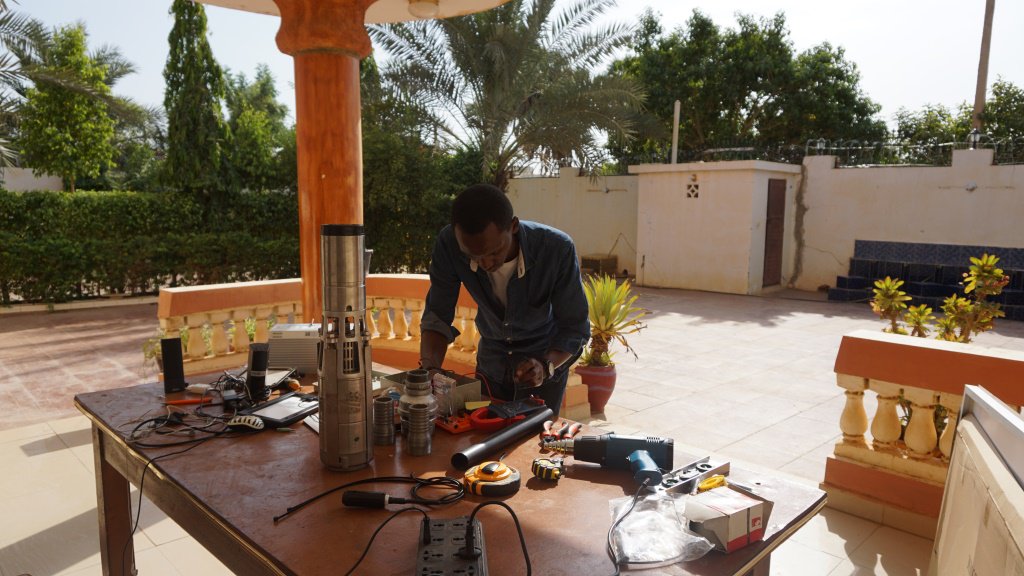 MichaelGpops's tweet photo. Emergency water pumping kit powered by #renewableenergy will provide water in #humanitarian contex @Elrha @SidaICT4D @The_HIF @InnovateDFID @eu_echo @MSFNairobi @MSFsci @MSF_uk @Oxfam @msrgear @msf_field @msf @ICRC @MSF https://t.co/XC1ZjYKzlu