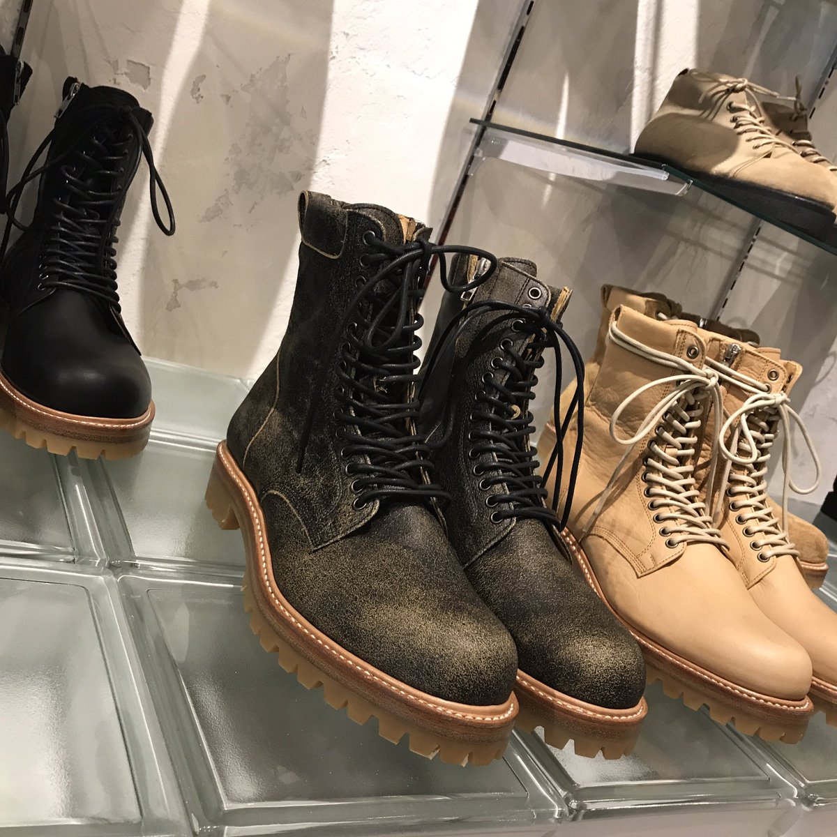 Drum_s_Masaya's tweet image. DIGOUTの期間限定ショールームに遊びに行ってきたー👞
やはり良い物は細部まで拘ってますよね✨
お気に入りのブーツもゲットできたので、この冬はこいつに身を委ねます👢笑

#DIGOUT
#ブーツ