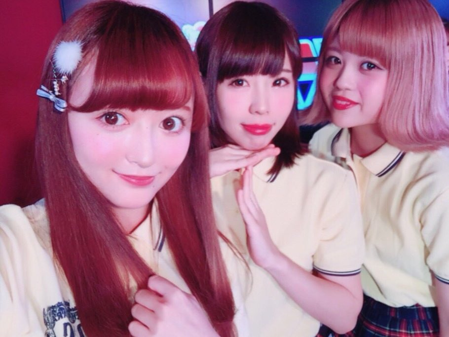 bsp_stageT's tweet photo. 本日は「つんつべ♂バク音」の公開収録にStage Tから、生田しおん・上田冴月・北上じゅんの3名が参加してきました！🎥💫
気になる内容は…？？？
12/28の放送をお楽しみに😜

TokyoMX「つんつべ♂バク音」
2017年12月28日 25:40〜

#バクステ外神田一丁目 #stageT
#生田しおん #上田冴月 #北上じゅん https://t.co/xC7SFLb77t