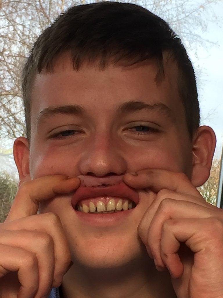 RaoultMax's tweet image. Le frère est beau aussi