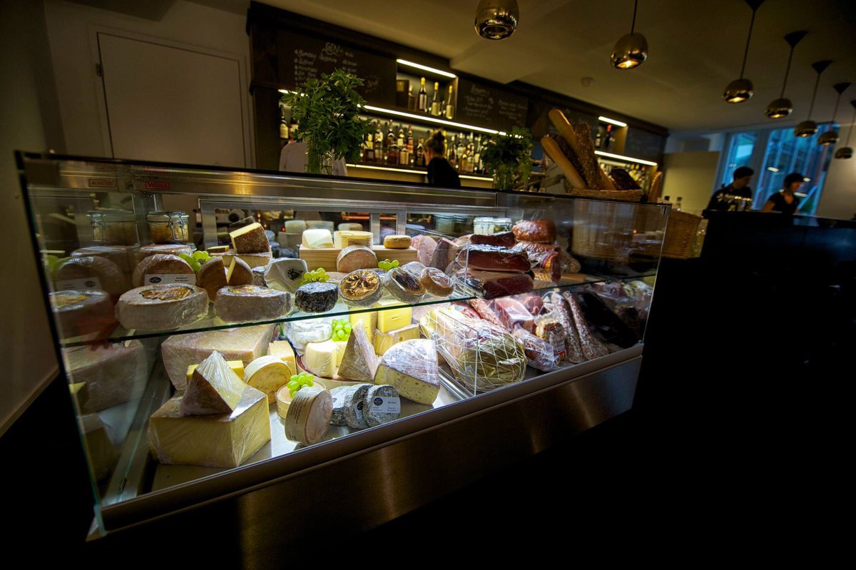 It’s apéro time! Treffe Deine eigene Auswahl von Fleischspezialitäten der Metzgerei #Jenzer und/oder Käsevariationen von Rolf Beeler Maître Fromager. Wir freuen uns auf Euren Besuch! - goo.gl/2zUXmd #apero #aperotime #Werkstatt #1777_Basel #gemischtePlättchen #LoveBasel