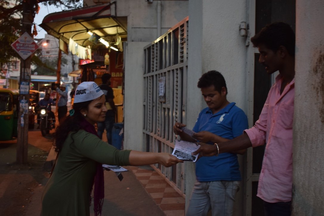 AAPKarnataka's tweet photo. Isha starts campaign for @AAPKarnataka in BTM, Bangalore asking
"Give a chance, see the difference". https://t.co/KNzAtg8vc7