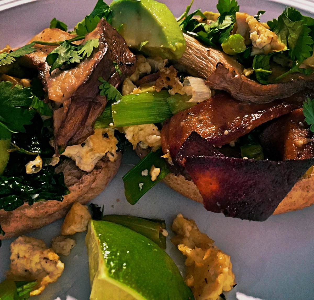 Vegan salami tofu scramble w/ grilled oyster mushroom bagel  #veganbrunch #tofuscramble