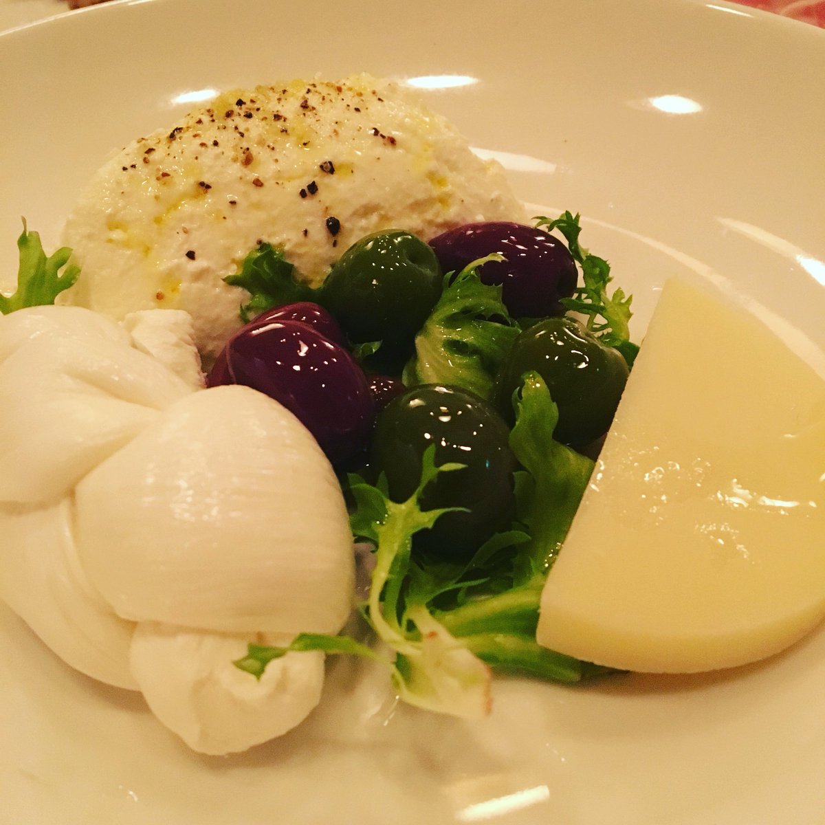 FoodAssociates's tweet photo. Cheese work🙌 https://t.co/tdv5QjIHeh
