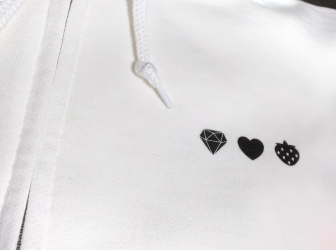 【お知らせ】
boothでのグッズ一般販売を開始しました。Tシャツとパーカー合計5種類がお求めいただけます。よろしくお願いします!
https://t.co/toSSvwabR6 