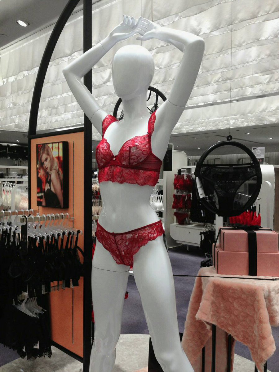 KyraLingerie's tweet photo. เตรียมให้พร้อม ส่งท้ายปีเก่า ต้อนรับปีใหม่ พบกับ @kyra @playboyultimate ได้ที่โซน Lingerie Salon ชั้น B1 @Emp_Emq #ชุดชั้นใน #Sexy #myfirstTweet #kyramode https://t.co/n3TyS0rx25