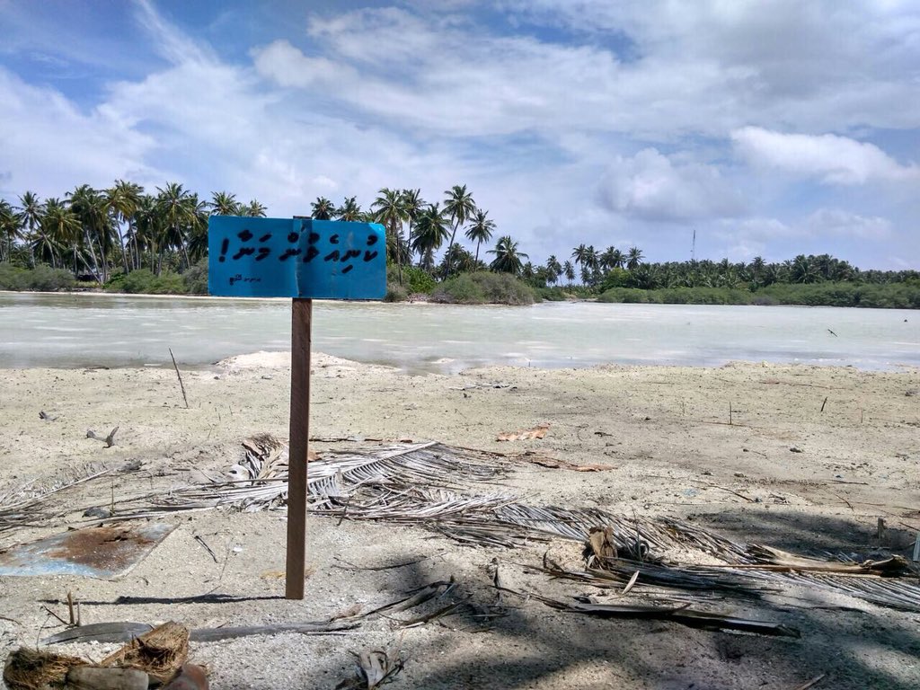 MBDCouncil's tweet photo. “ Pls do not litter - kuni ehlun manaa” #Koaru sarahahdah kuni elumakee manaa kameh. E sarahahdhu gai kuni elumah haasakoh dustbin vaanee mihaaru behehtifai.
Littering in &amp; around the mangrove area is prohibited 
 #KoaruProject #savemangroves https://t.co/ajOkbbsQbx