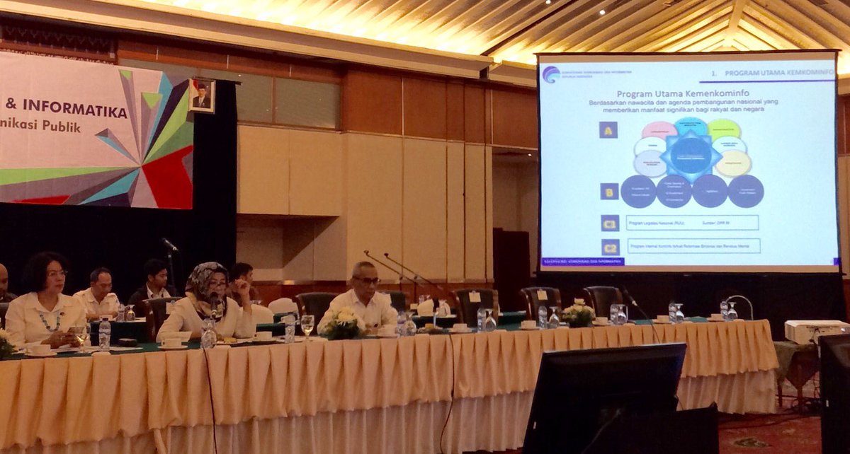 Sekjen <a href="/kemkominfo/">IsNotSepuh</a>, Ibu Farida Dwi Cahyarini menyampaikan Rencana Strategis Kementerian Kominfo 2018-2019 dalam #RakernisKominfo2017