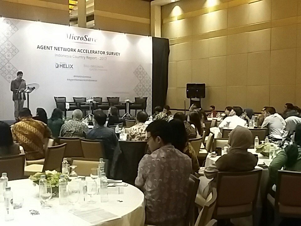 salyanty's tweet photo. Our participants and invitees put attention to Mr. Raunak Kapoor explaining that majority (two third) of Indonesia DFS agents face barriers in managing liquidity. Only in #AnaIndonesia #MicroSave Indonesia https://t.co/rTryQQyruc