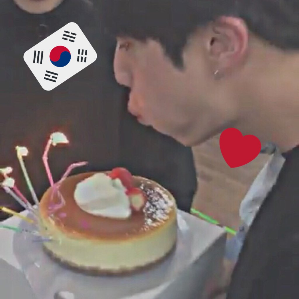 H10969yuka's tweet photo. ♥십이월  사일♥
김석진   🌙
생일 축하!!!!!!!!!!🍰💗

사랑 해요.❤앞으로도 쭉 응원하고 있습니다!!!!!화이팅🔥🔥🔥

#防弾少年団  #そくじん
#誕生日 #おめでと 
#방탄소년단 #사랑해요 #생일 https://t.co/UPHhUNMA1T