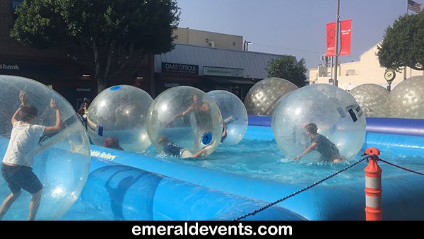 Larchmont Enjoys Bubble Rollers, Paddle Rollers, & Bubble Bumpers. Guess what? You can too! Find out how. 
emeraldevents.com/2017/12/04/bub…
#paddlerollers #bubblerollers #larchmont #bubblebumpers
#kids #funforkids #december #winterfun #socal #southercalifornia #kidspartyrentals