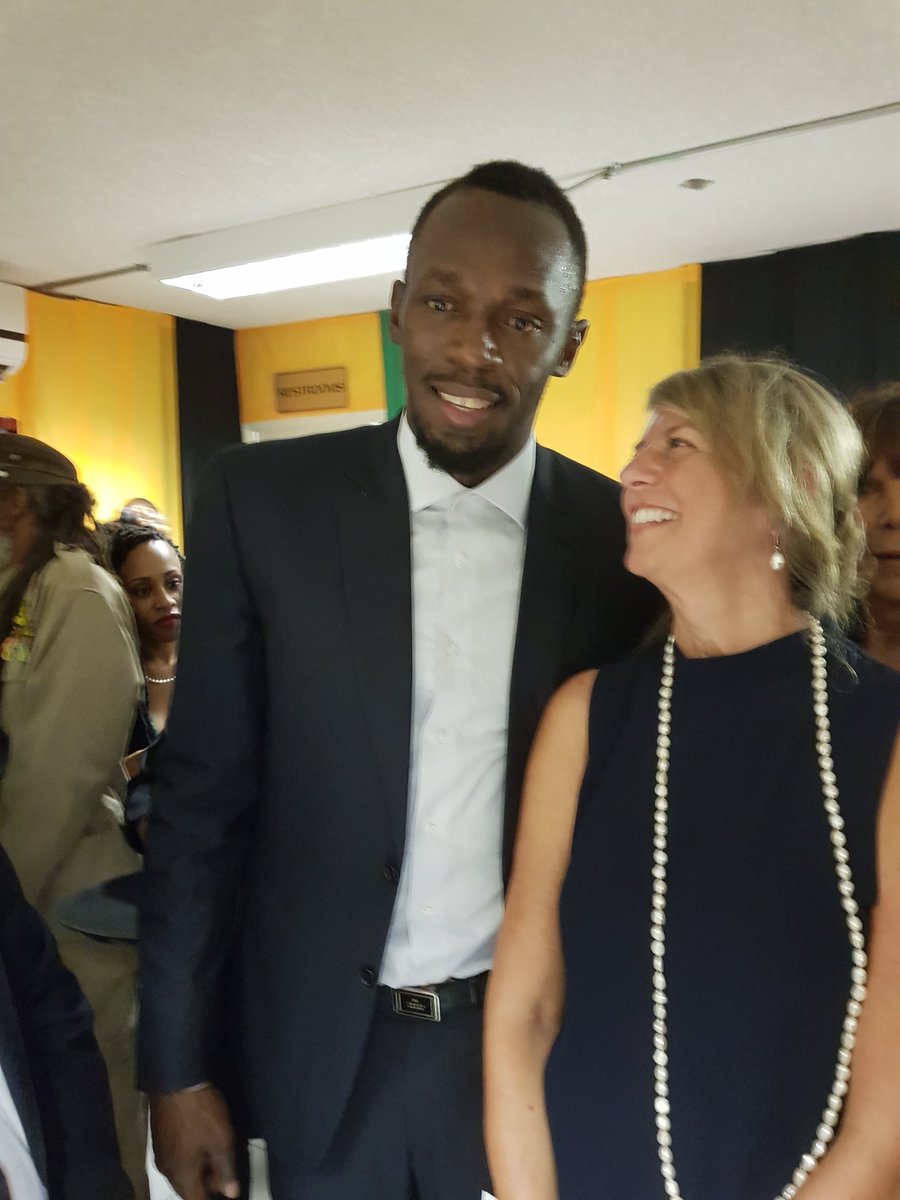 peters_lj's tweet photo. Joining the many who look up to the legendary @usainbolt . #humbleGuy #JamaicaBrand #BoltStatue https://t.co/l5bqwkEjFq