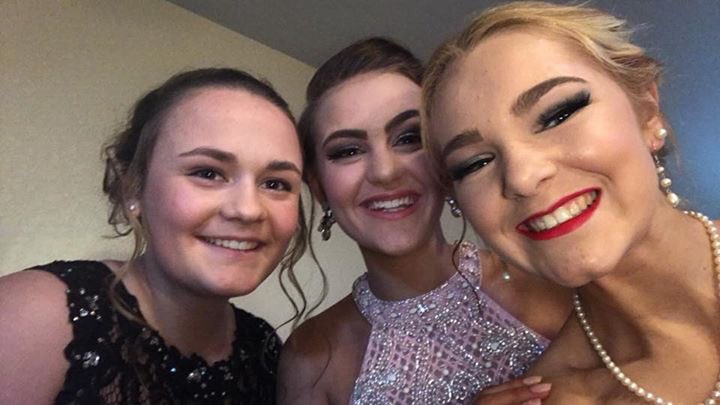 emmastanoch13's tweet photo. @Lumberjack_Live #formal2k17 https://t.co/JevAiq9GmH