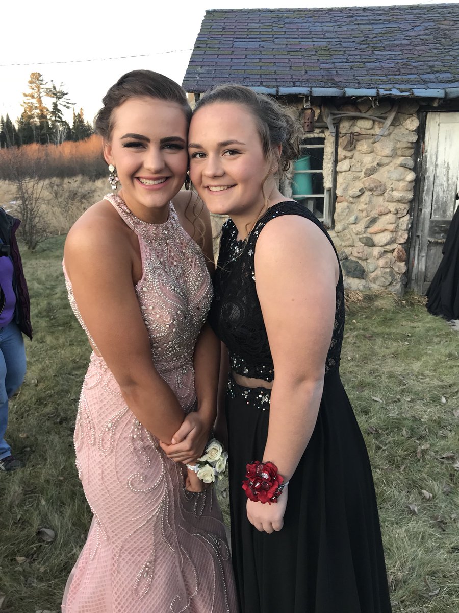 emmastanoch13's tweet photo. @Lumberjack_Live #formal2k17 https://t.co/JevAiq9GmH