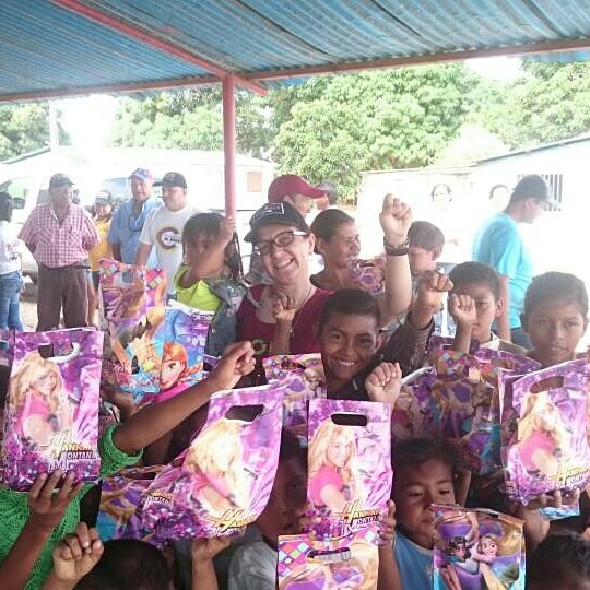 CruzTorrealbMRT's tweet photo. Asamblea y entrega de cotillones a los niños del sector Caico seco

10D* *#VictoriaPopular*
*#VotaTupamaro*
*#VotaPorCruzTorrealba*
*#YoVotoPorNany*
*#VotaRebelde*
*#CruzTorrealbaAlcaldesa* 03/12/2017 https://t.co/I5ssk3E9K9