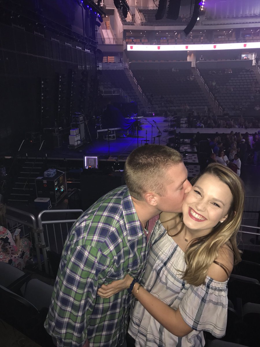 jill_brinkmeyer's tweet photo. very thankful for this guy and and coffee right now😍😍 the only things keeping me going, bring it on finals week👊🏻 https://t.co/lG9RXs2F3v