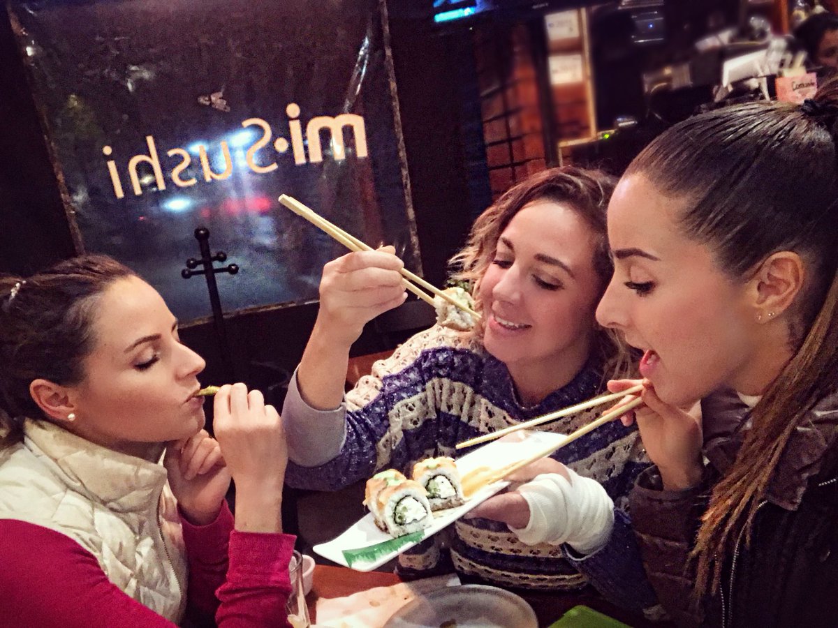 TonySerdan's tweet photo. Sin duda siempre que compartimos volvemos a ser niñas... Amo a mis hermanas!!! @MarisolSerdan Susheando deli @misushi_mx https://t.co/ske6oKfJms
