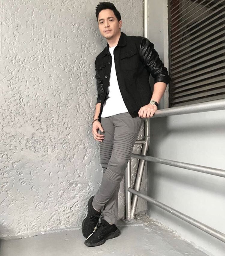 J_MinWonatics's tweet photo. Monday Oufit of the Bae.

©️ johnlozano10 | IG
#ALDUBBagongAraw https://t.co/XlT1yKfswG