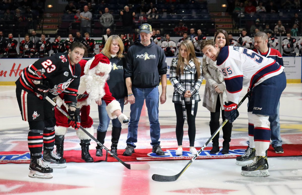 SpiritHockey's tweet photo. Santa 🎅🏼, Teddy Bears🐻, and a #SpiritVictory 🚨make for a great Sunday night https://t.co/WlcQfi6o3q