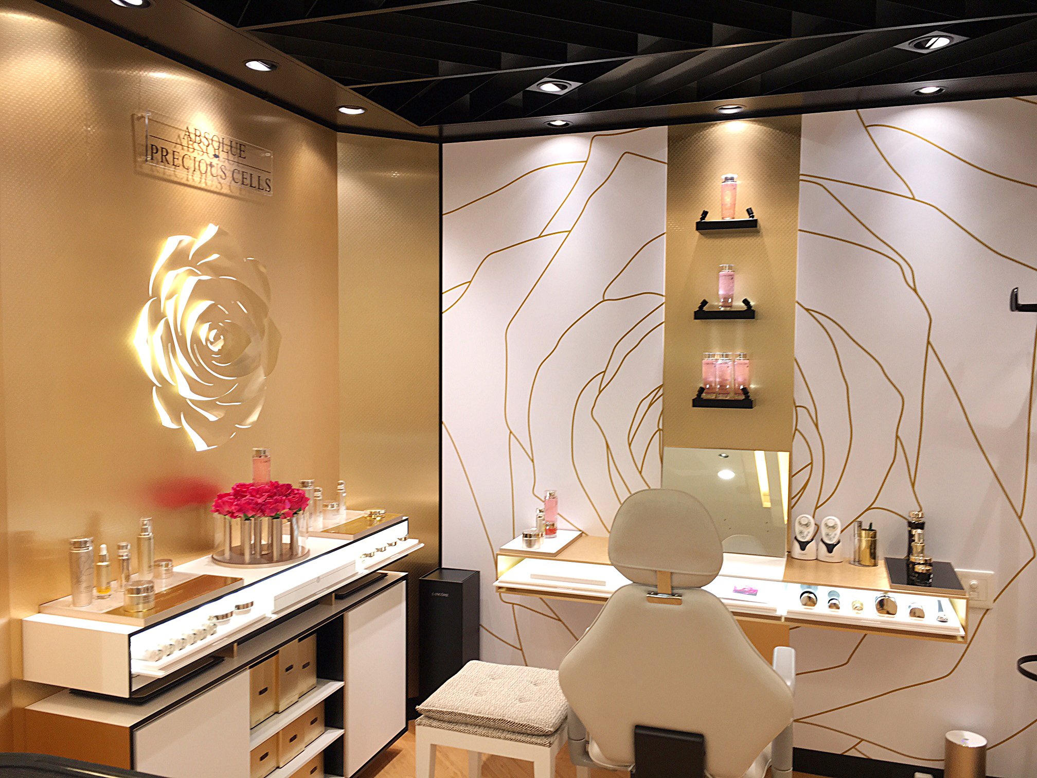 Lancome ランコム 公式 Sur Twitter 本日 大丸京都店ランコム カウンターがリニューアルオープン 日本初のアプソリュ プライベート キャビンが誕生し さらにラグジュアリーな空間に 大人気のラプソリュ ルージュへの名入れ 刻印 サービスも Lancome ランコム 公式 Sur Twitter 本日 大丸京都店ランコム カウンターがリニューアルオープン 日本初のアプソリュ プライベート キャビンが誕生し さらにラグジュアリーな空間に 大人気のラプソリュ ルージュへの名入れ 刻印 サービスも