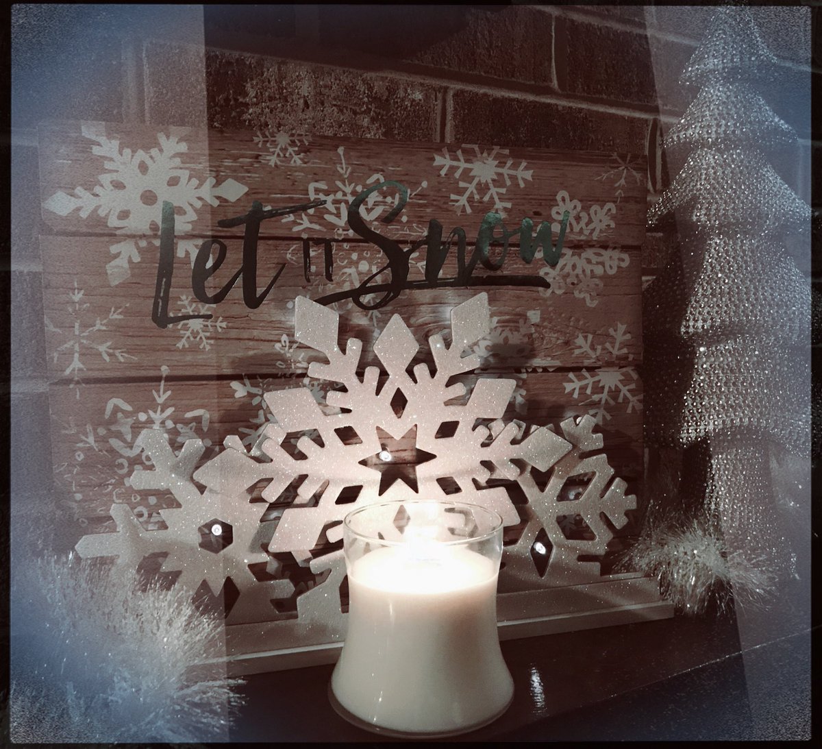 thepurplewick's tweet photo. Set the mood for the holidays with our enchanting aromas! Choose from fragrances including Winter Enchantment, Snow Queen, Peppermint, Mistletoe, &amp; so many more! https://t.co/yitFhbqpiQ #letitsnow❄️⛄️ #holidayfragrances #puresoy #bodyscrub #woodwick #giftsets #setthemood https://t.co/IINxFYB6Wq