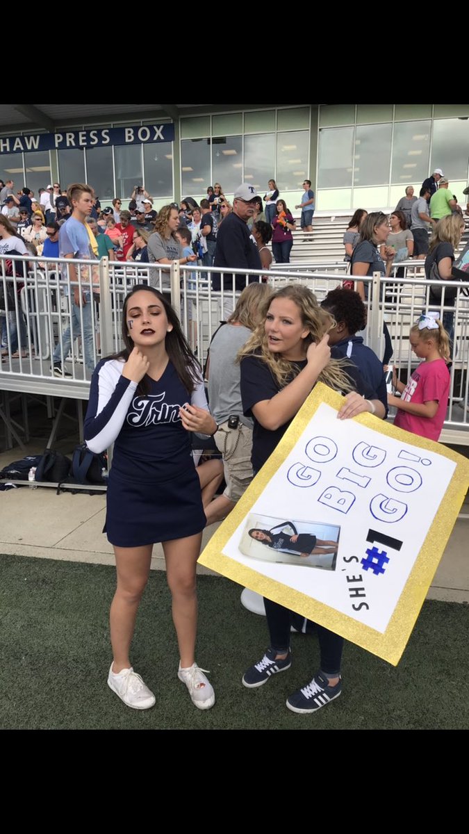 brooke_jabo's tweet photo. Here’s to you, here’s to me. Big & Little we will always be. @CheeringMarissa 💙💙💙💙 #sisterhoodsunday #keepitkappa https://t.co/ryxFURYp2c