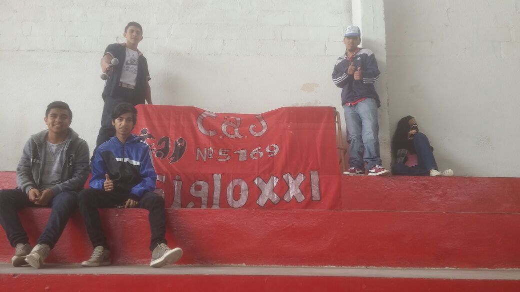CAJsiglo21's tweet photo. Muestra de arte!!! Caj 5169 dice presente con su taller de música y batucada,  excelentes!!!!! Vamos por más https://t.co/klOI3PZg5O