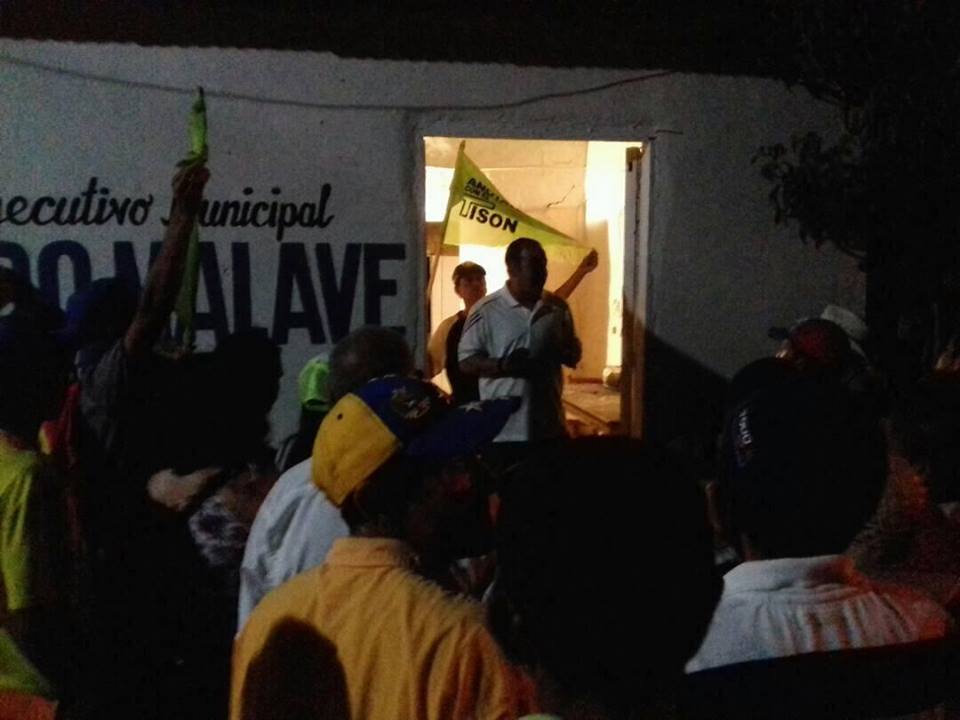 TisonActivo's tweet photo. el Trabajo por nuestro municipio es un trabajo que no cansa por que se llevan esperanzas de ver un cambio, un cambio que se merece nuestra gente que ya es tiempo de darle soluciones #VamosPorElRemate con @PlacidoMalave y @Manuel_Tison con fuerza #Tison para este #10D https://t.co/fEWSBZvlAl