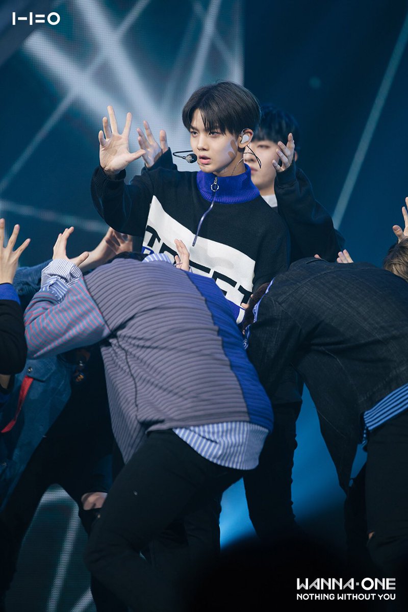 reve_S2_'s tweet photo. 배진영 얼굴 실화냐 https://t.co/ryPF5q0364