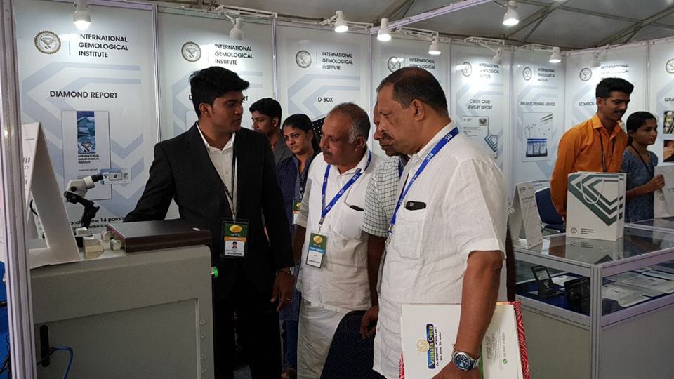 igiworldwide's tweet photo. Members of Jewellery Association, Malappuram, at the IGI booth.
#IGI #KGJS #JewelleryAssociation #Malappuram #KGJS2017 https://t.co/VZKOuDYhxZ