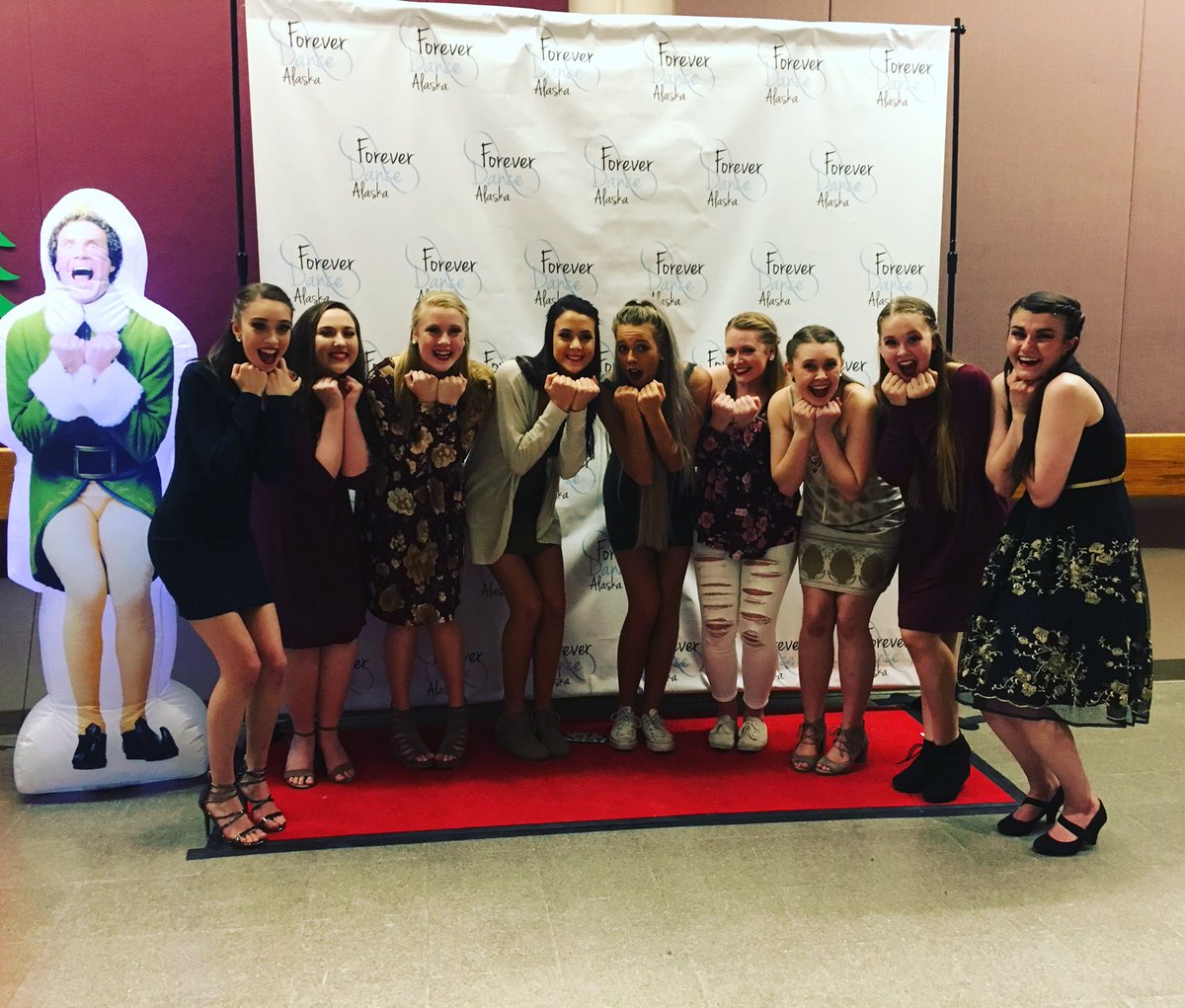 foreverdanceak's tweet photo. @fdakseniorco share their excitement of how amazing Forever Christmas 2107 was! ⛄️🎅🏼❄️💙🎄🦌 https://t.co/k02cPSw35T