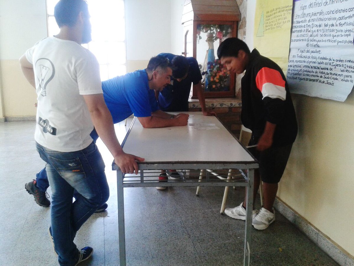 CAJsiglo21's tweet photo. Últimas actividades del año con la visita de nuestro querido ETJ Diego Moreno!!!!! https://t.co/qGFG6si8am