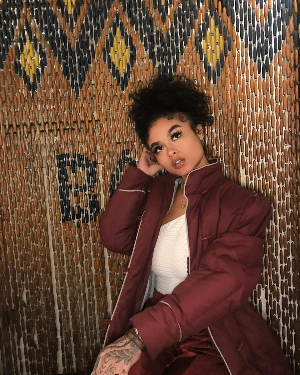 MACKLALESS's tweet photo. "don't play dumb mackenzie." 
me: https://t.co/DkXQdRRcEV