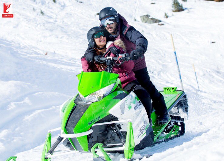 TigerZindaHai's tweet image. Wrapped up in love on the Alps. Tiger &amp;amp; Zoya in #DilDiyanGallan❤️ | @yrfmusic | @yrf | @BeingSalmanKhan | #KatrinaKaif | @aliabbaszafar