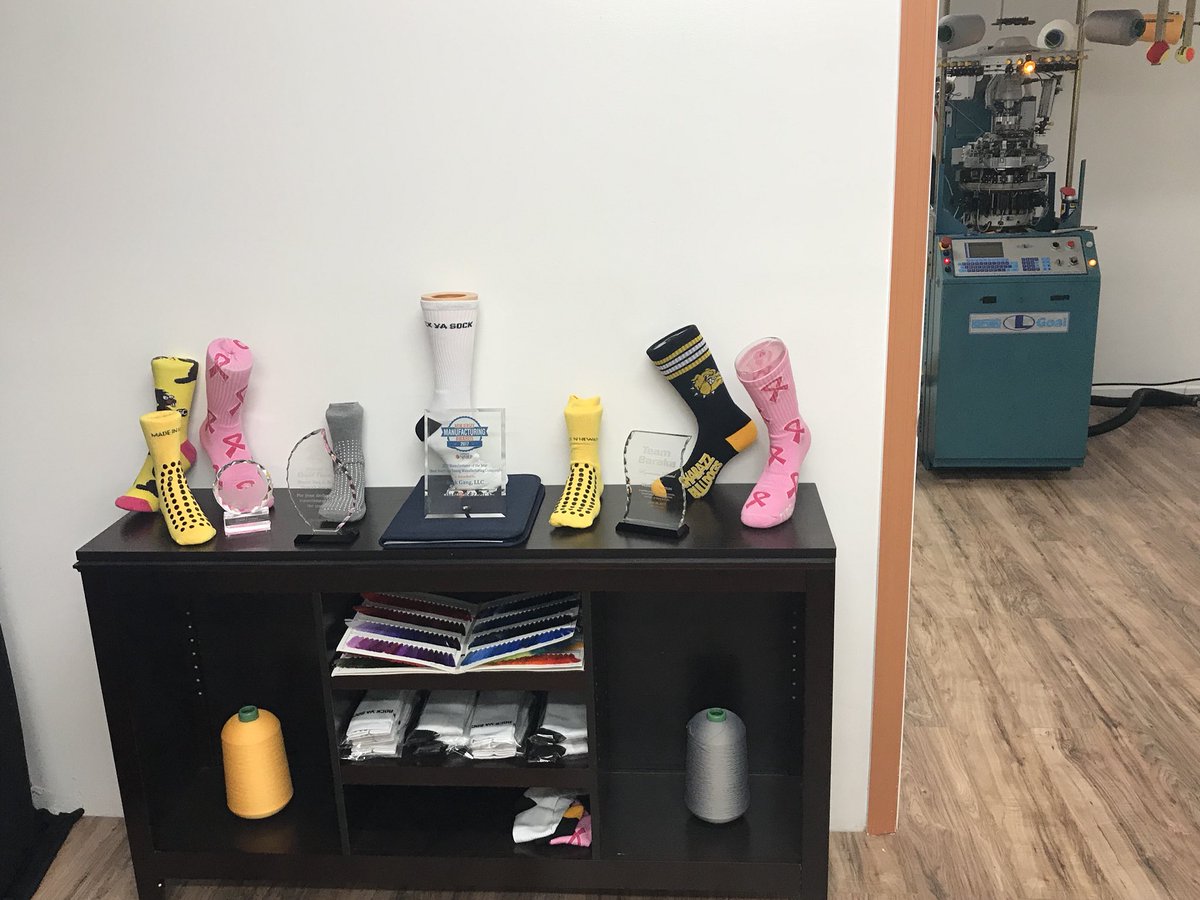 SockShop_USA's tweet photo. I’m not just doing it for the income, I’m doing it for the outcome #knitting #MadeInNewark #Manufacturing #socks #showroom #sockgang #rockyasocks https://t.co/kqgJpcWIm8
