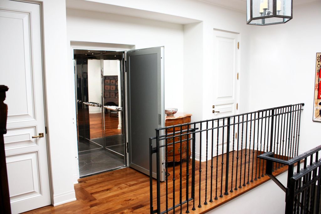 ElevatorB's tweet photo. Brand New Classic https://t.co/RbA1l3NJGV #HomeElevator #ElevatorBoutique https://t.co/1llAF1mPeN