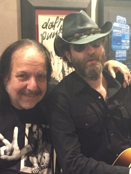 1 pic. @WheelerWalkerJr concert with the man himself and @madflavor https://t.co/PSmcO7znwY