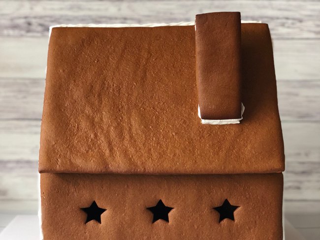 CakesClub's tweet image. "The Only Gingerbread House Recipe You’ll Need This December" via The Craftsy Cake Decorating Blog: