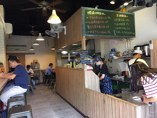 taipeinavi's tweet photo. 【朝ご飯屋さん情報】
烤司院
https://t.co/2de2t005Ge
卵がどろっと流れ出る「失控起士肉蛋」！誰でも食べたら虜になります！ https://t.co/MMZCsxN7Uh