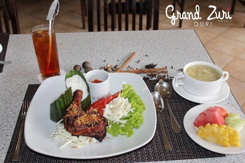 Grandzuri_Duri's tweet photo. Keep calm and take lunch breaks😊🍗🍚🍜🥗
•
•
•
#lunch #GZduri #GZDuriMoment #BestHotelDuri #ZHMHotels #ZuriHospitalityManagement #zurilovers #infoduri #InfoHotel1 #helloduri #bestservice #zurilovers https://t.co/XNuJysQAtH