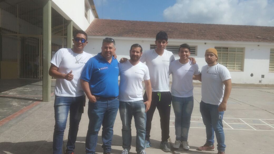 CAJsiglo21's tweet photo. Una linda mesa para nuestros jóvenes,  un brindis y los mejores deseos para estas fiestas, hasta el año próximo,  saluuuud!!!!! CAJ 5169 https://t.co/G5b7xHMiv6