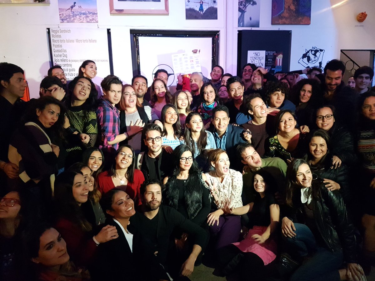 MicroTeatroMex's tweet photo. #PORCHINGAR https://t.co/nEuUhzFlQf