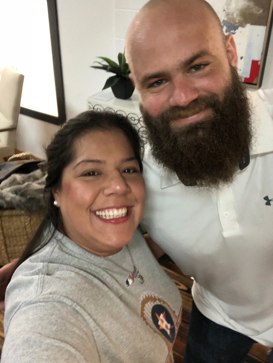 mrslrsinc's tweet photo. Thanks for the selfie @BulldogBeing you are such an humble person. Glad I wa sable to grab a selfie, this is the shirt my son mentioned that I made theme #killerbeards #worldserieschamps https://t.co/bvf9xquZGW