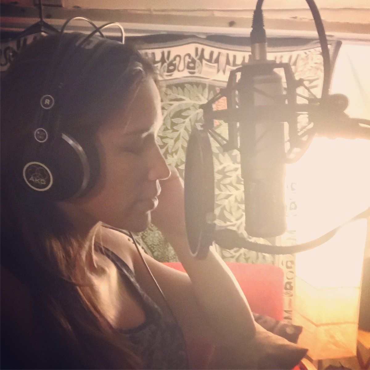 Nmbr11music's tweet photo. The evening at the Bulhack-Lex household... #sunday #recordingstudio #nmbr11style #nmbr11 #nmbr11music #musiclife #recording #producer #newmusic #comingsoon @bernardbulhack @Yeshivamusic https://t.co/vgbrtwvMLv