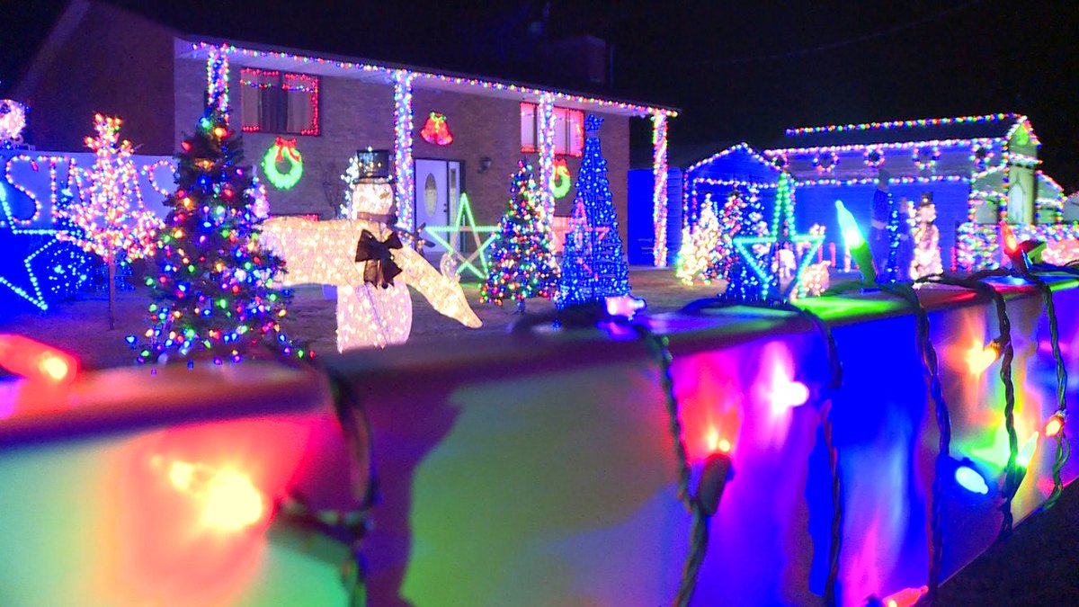 KSLcom's tweet photo. Mike Willes is a man with a lot of time on his hands. Recently a reluctant retiree, the @LehiCity resident has indulged a passion in a way few could ever imagine. #Christmaslights
https://t.co/kHQmzEGGWR
Via @rayoboone https://t.co/O9QL58huLE