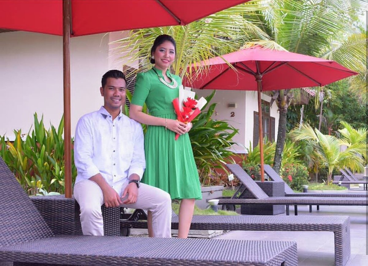 Grandzuri_Duri's tweet photo. Prewedding photo session @Aquarius Swimming Pool of Grand Zuri Duri📸
•
•
•
#preweddingphotoshoot #preweddingphoto #GZduri #GZDuriMoment #BestHotelDuri #ZHMHotels #ZuriHospitalityManagement #zurilovers #infoduri #InfoHotel1 #helloduri #bestservice #zurilovers https://t.co/qZTYeueCGJ